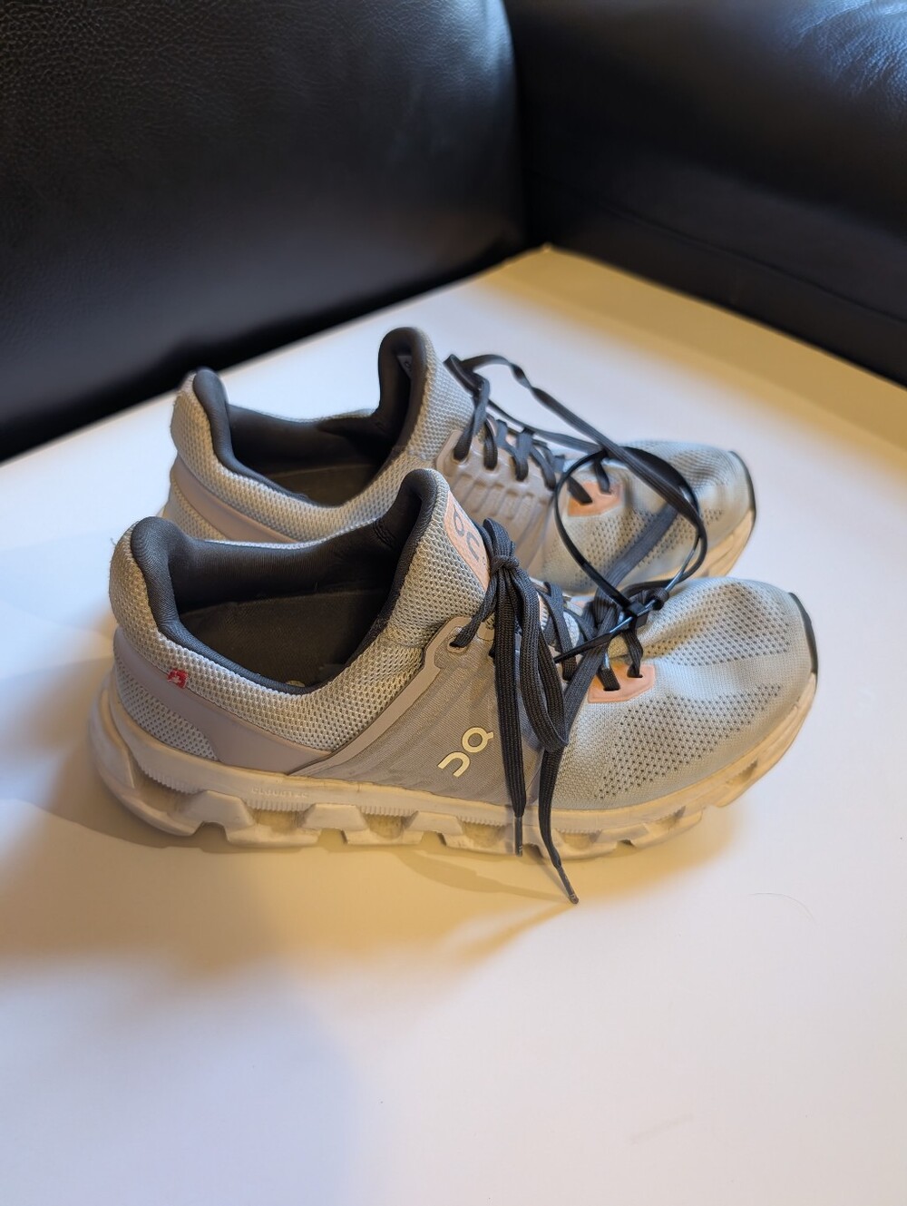 On Running Running Shoes in Light Gray Size 8.5 In VGUC